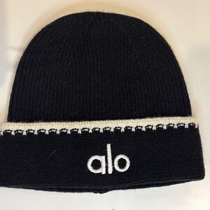 *Alo Yoga Notable Style Black Beanie with Embroidered Trim NWT